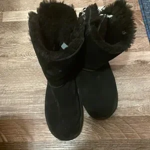 Ugg with top metal plate